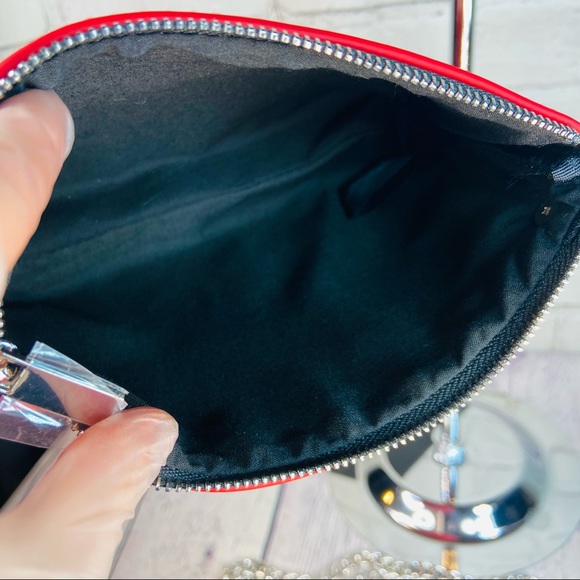 YSL crossbody pouch shoulder bag from the beauty line comes with 2 style chains - Picture 6 of 11